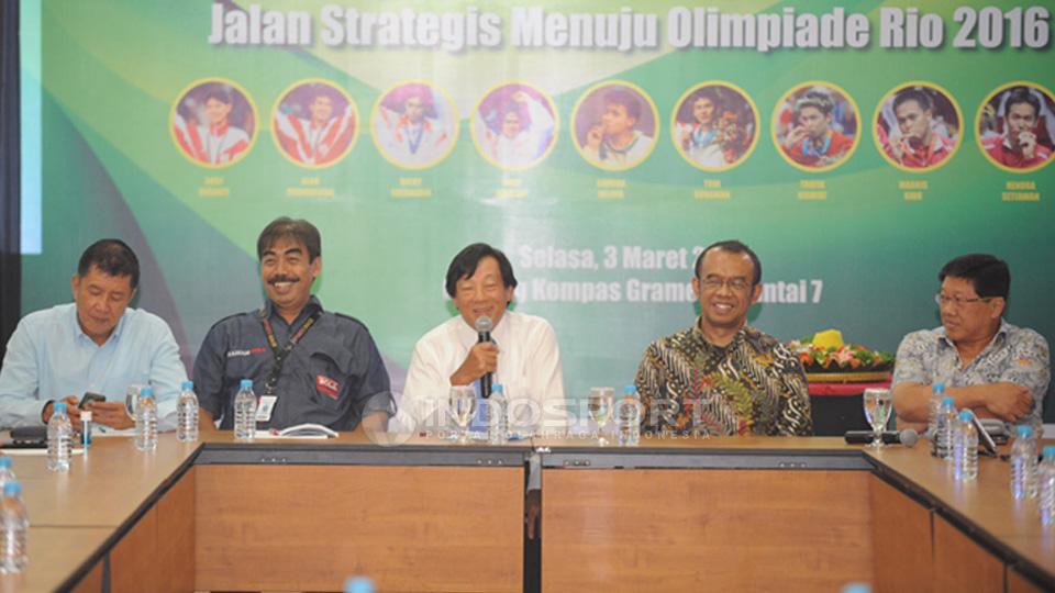 Justian Suhandinata (tengah) saat menjadi pembicara dalam diskusi yang diadakan oleh salah satu media nasional di Jakarta. Selasa (03/03/2015).